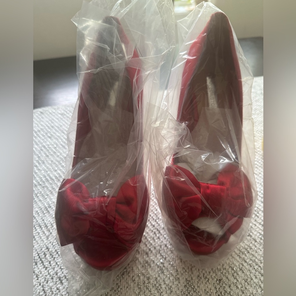 H by Halston Satin Red bow Platform Heels